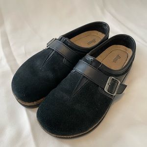 Womens black sueded clogs (Bass) - 8.5